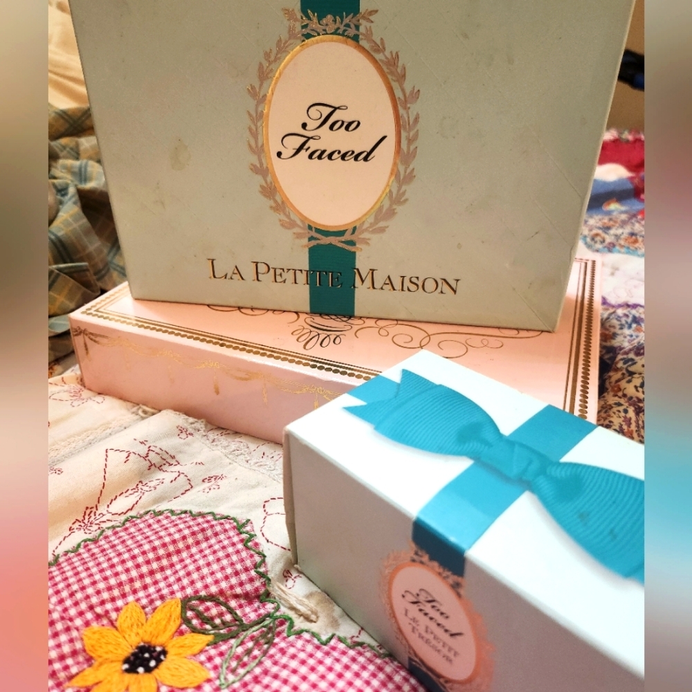 Too faced Le Petit Tresor in Paris nwt